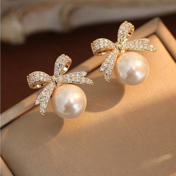 Rhinestone faux pearl bow earrings - Picture 1 of 2
